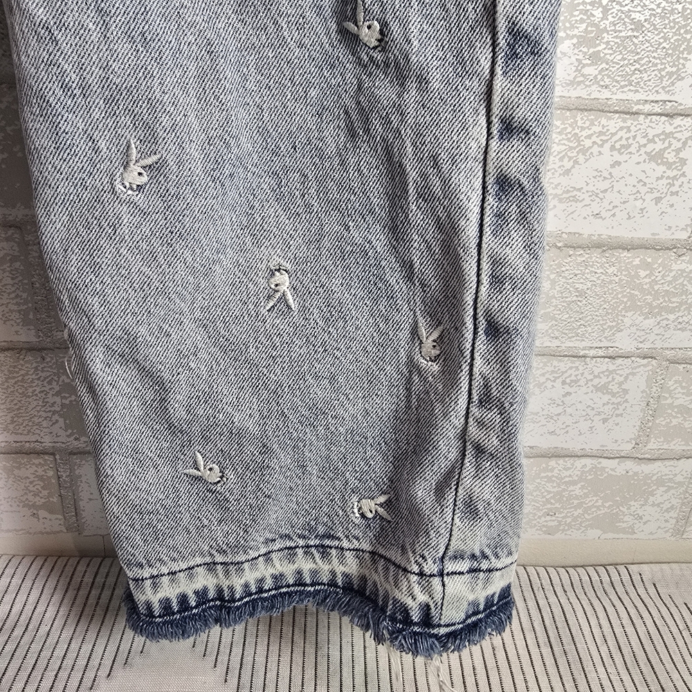 Playboy by Pacsun Raining Bunnies 90’s Boyfriend Drop Hem Light Wash Jeans 28 - Picture 8 of 12